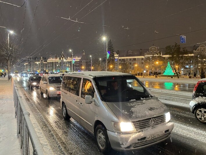 Калининградцы пережидают метель в 10-балльных пробках (фото) - Новости Калининграда | Фото: Александр Подгорчук / «Клопс»