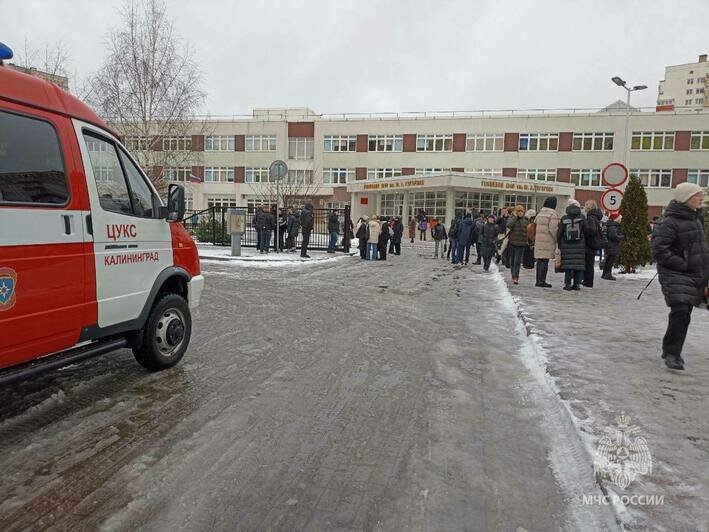 Прокоптился туалет: в МЧС показали последствия пожара в калининградской гимназии №40 (фото) - Новости Калининграда | Фото: МЧС региона