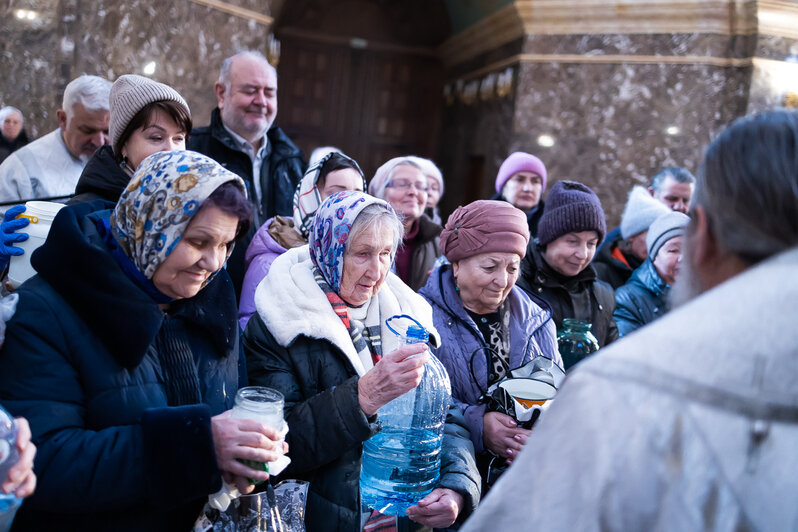 Калининградцы освятили воду накануне Крещения (фоторепортаж)  - Новости Калининграда | Фото: Александр Подгорчук / «Клопс»