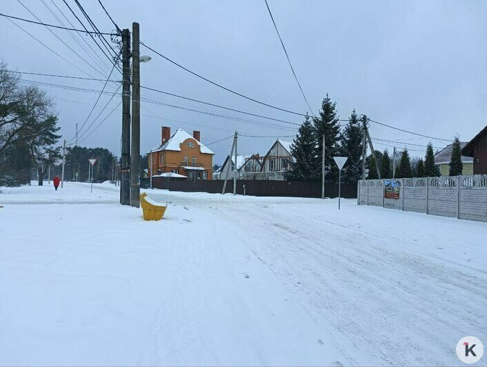 Сам себе гаишник: калининградец нашёл ещё одно преимущество брусчатки, разъезжая по заснеженному городу  - Новости Калининграда | Фото Татьяны Батыршиной