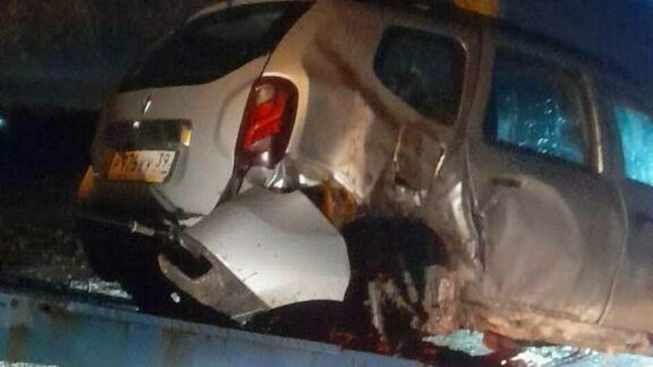 В Гурьевском районе из-за завалившегося в кювет внедорожника в пробке застрял школьный автобус (фото) - Новости Калининграда | Фото очевидцев