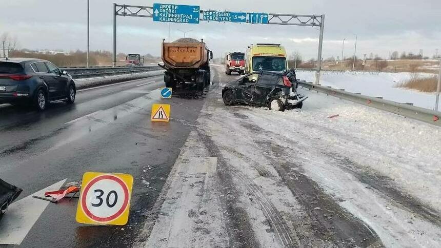 В Гурьевском районе столкнулись большегруз и легковушка   - Новости Калининграда | Фото: пресс-служба региональной ГИБДД