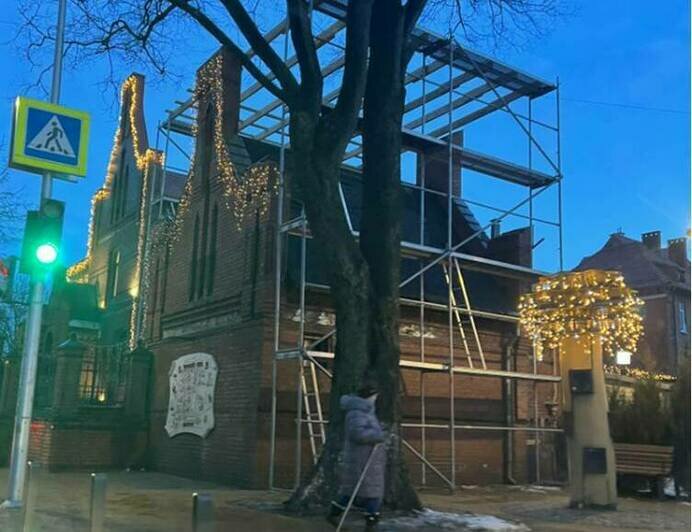 В центре Зеленоградска начали ремонтировать историческое здание почтамта (фото) - Новости Калининграда | Фото: администрация Зеленоградского городского округа