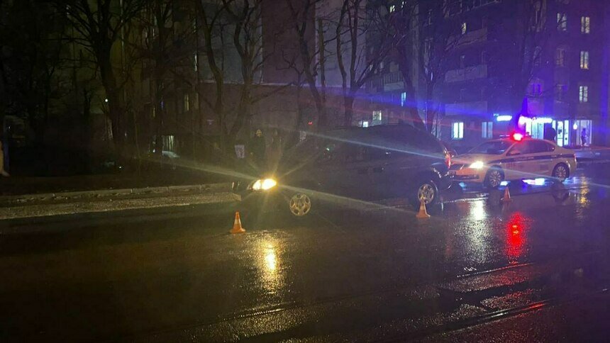 На Суворова 38-летняя женщина попыталась перейти дорогу где попало и оказалась под колёсами авто  - Новости Калининграда | Фото: пресс-служба регионального УМВД