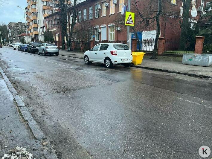 Снег с асфальтом сошли, а разметка осталась: в центре Калининграда водители попадают в ловушку (фото) - Новости Калининграда | Фото: «Клопс»