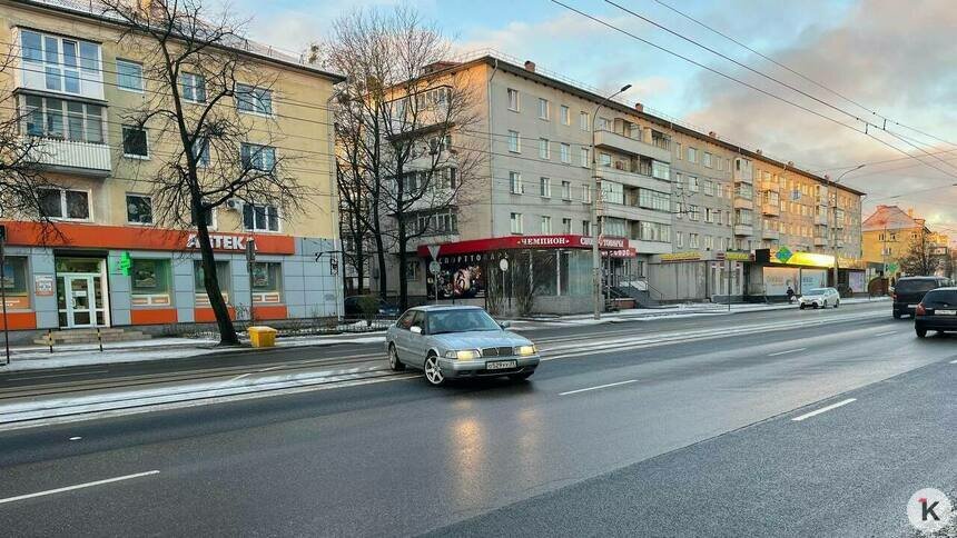 На Советском проспекте водителям разрешили разворачиваться возле школы №43 (фото) - Новости Калининграда | Фото: «Клопс»