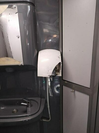 В Южном парке вандалы разгромили общественный туалет (фото)  - Новости Калининграда | Фото: парковая дирекция