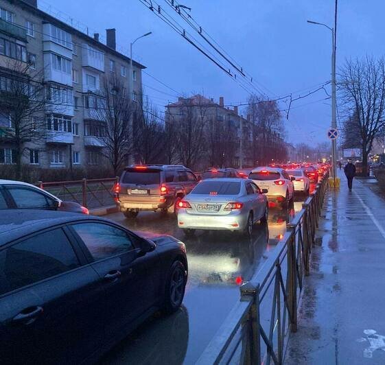 «До работы не добраться — всё стоит»: Калининград утром в четверг встал в пробках - Новости Калининграда | Фото: очевидец