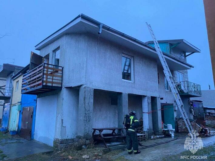 На Запорожской случился пожар в частном эллинге (фото)   - Новости Калининграда | Фото: пресс-служба МЧС региона