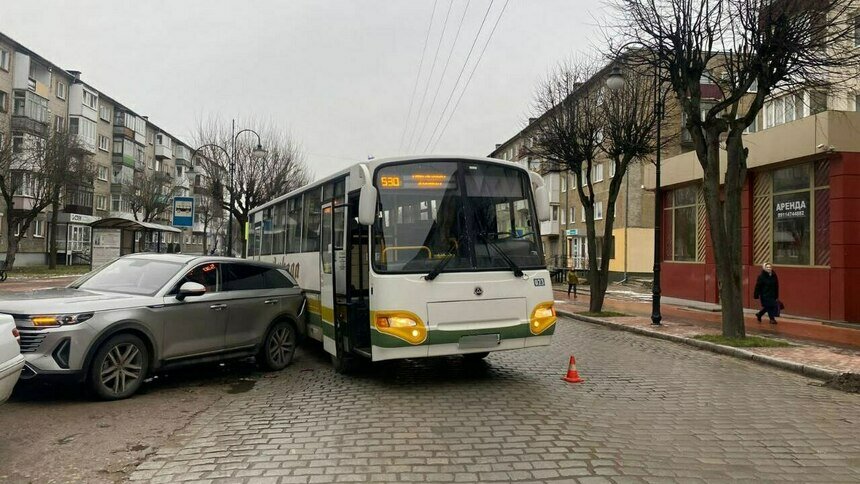 В Черняховске пассажирский автобус врезался в легковушку    - Новости Калининграда | Фото: пресс-служба региональной ГИБДД