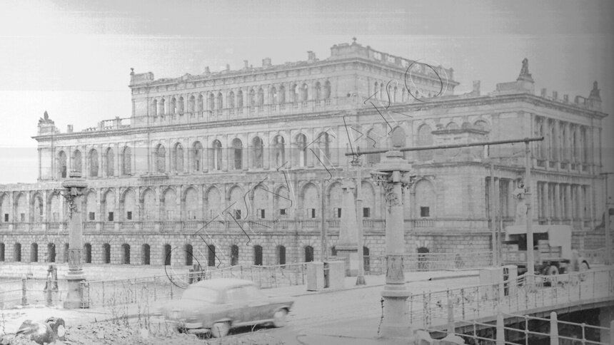  г. Калининград. 1960. Общий вид здания бывшей биржи и моста через реку Преголю.. Автор съёмки: Ф.А. Иванов | Фото: госархив