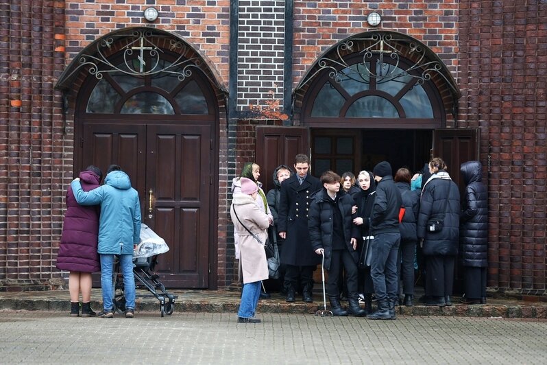 Прощание прошло в Крестовоздвиженском соборе  | Фото: Александр Подгорчук / «Клопс»