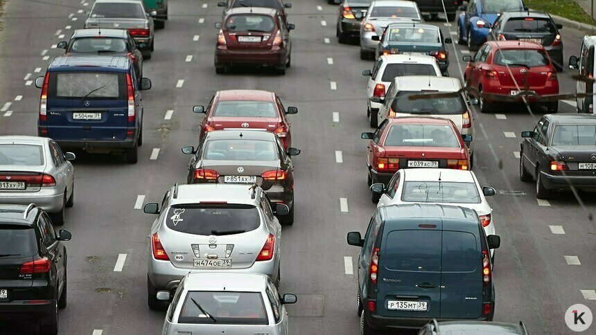 Кто-то пытается вклиниться в ряд: глава ГИБДД рассказал, как вести себя с автохамами - Новости Калининграда | Фото: Александр Подгорчук / Архив «Клопс»