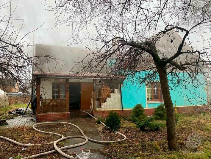 В Светловском городском округе загорелся частный дом (фото) - Новости Калининграда | Фото: МЧС
