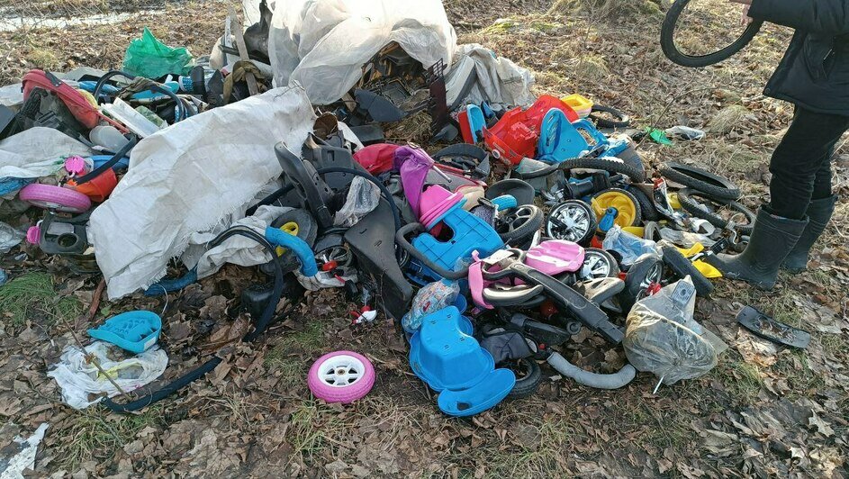 Под Калининградом появилось кладбище детских велосипедов, которое дорожники не могут убрать — машины вязнут в грязи (фото) - Новости Калининграда | Фото: администрация Калининграда