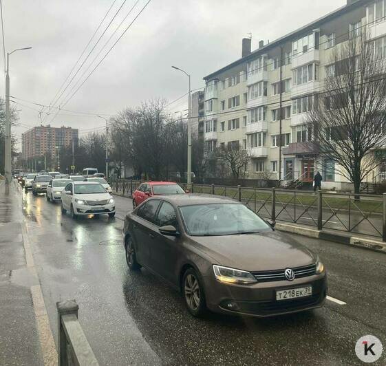 Горького из-за ДТП днём во вторник встала в километровой пробке - Новости Калининграда | Фото: очевидец