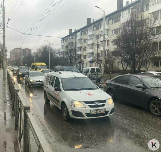 Горького из-за ДТП днём во вторник встала в километровой пробке - Новости Калининграда | Фото: очевидец