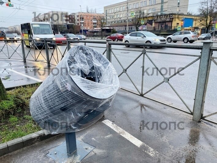 В Калининграде появились специальные остановки и урны с наклоном для велосипедистов (фото) - Новости Калининграда | Фото: Александр Подгорчук / «Клопс»