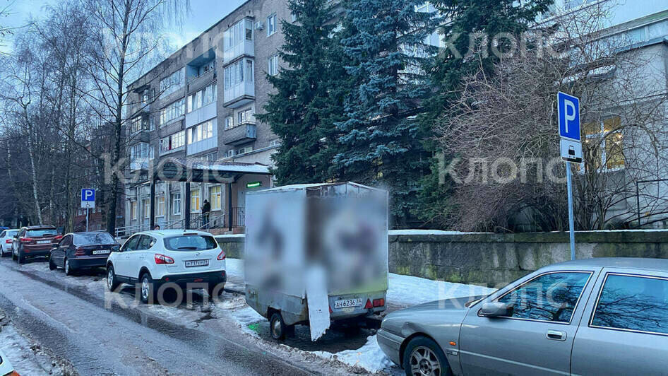 Реклама на колёсиках: Калининград заполонили прицепы и брошенные авто с объявлениями на борту (фото) - Новости Калининграда | Фото: «Клопс»