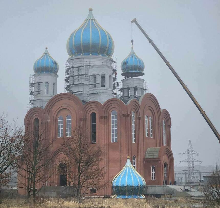 «Пять великолепных голубых куполов»: в РПЦ рассказали, как идёт строительства храма на Панина (фото) - Новости Калининграда | Фото предоставил читатель «Клопс»