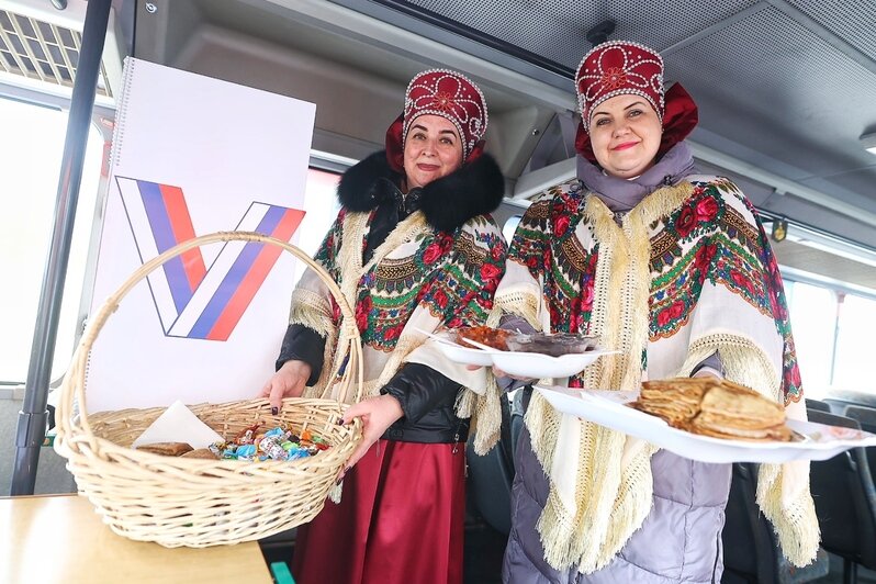 Угощали блинами: фоторепортаж с пограничного избирательного участка в Мамоново    - Новости Калининграда | Фото: Александр Подгорчук / «Клопс»