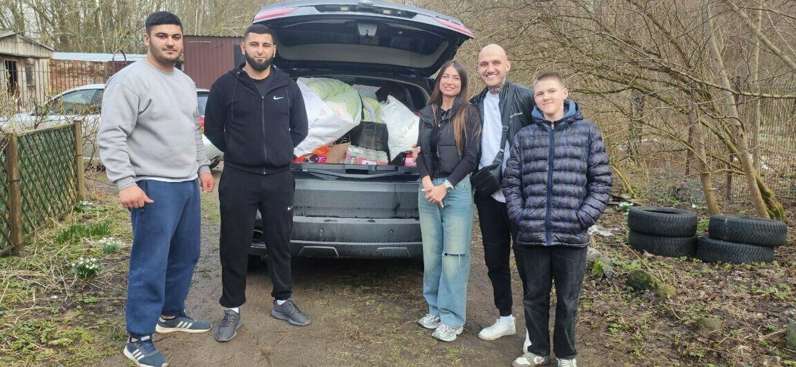 Калининградцы привозили корма и лекарства для собак | Фото: Галина Головко