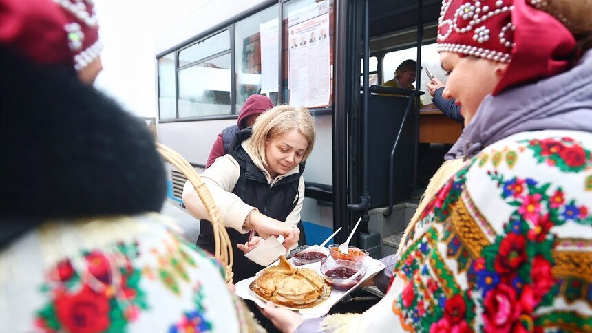 160 тонн блинов и начинок съели россияне в первые дни Масленицы - Новости Калининграда