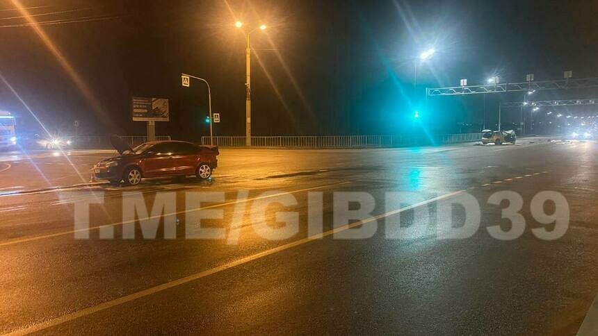 Появилось фото с места аварии на Емельянова, где пассажир легковушки лишился глаза - Новости Калининграда | Фото: пресс-служба УМВД по Калининградской области