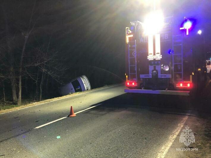 Под Багратионовском произошло ДТП с тремя автомобилями, погибла женщина (фото)   - Новости Калининграда | Фото: пресс-служба МЧС региона