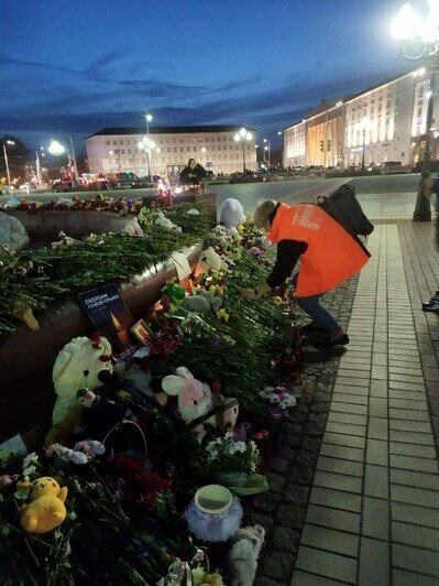 Калининградцы почтили память жертв теракта в «Крокус Сити Холле» (фото)    - Новости Калининграда | Фото: пресс-служба администрации Калининграда