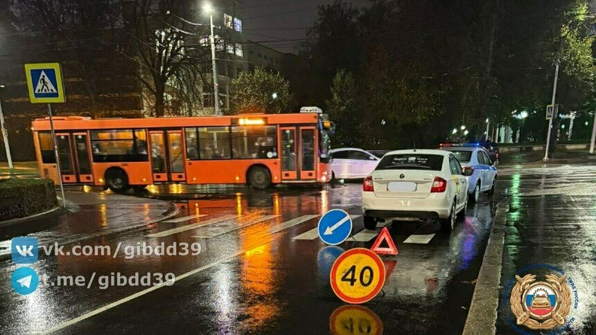 На Брамса легковушка сбила на зебре 22-летнюю девушку - Новости Калининграда | Фото: ГАИ региона