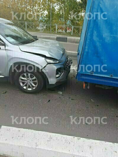 Киевская встала в пробке от Южного вокзала из-за ДТП перед железнодорожным мостом (фото)   - Новости Калининграда | Фото: очевидец 