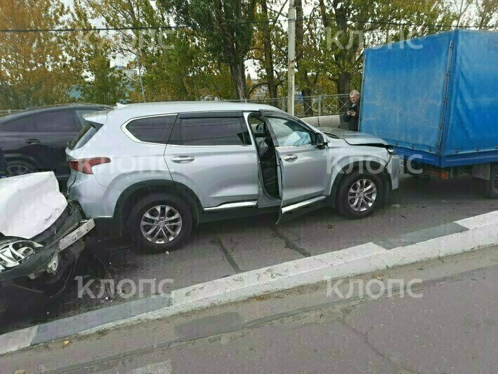 Киевская встала в пробке от Южного вокзала из-за ДТП перед железнодорожным мостом (фото)   - Новости Калининграда | Фото: очевидец 