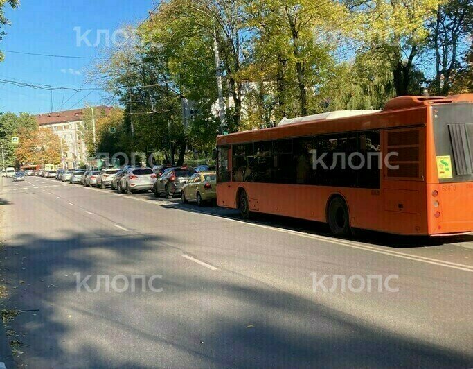 Калининградские водители не могут проехать по Горького из-за аварии на перекрёстке с Озерова (фото)  - Новости Калининграда | Фото: очевидец 