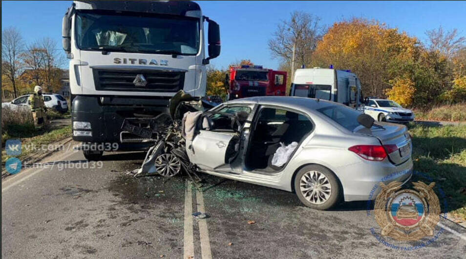 Под Зеленоградском водитель легковушки выехал на встречку и врезался в тягач (фото) - Новости Калининграда | Фото: ГАИ региона