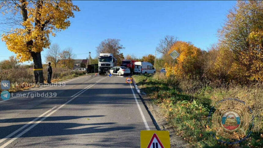 Под Зеленоградском водитель легковушки выехал на встречку и врезался в тягач (фото) - Новости Калининграда | Фото: ГАИ региона