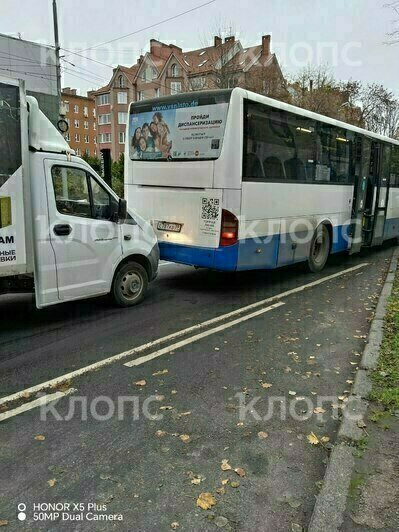 У «Туриста» на Невского из-за аварии автобуса и «Газели» образовалась пробка, транспорт следует с опозданием (фото) - Новости Калининграда | Фото читателя