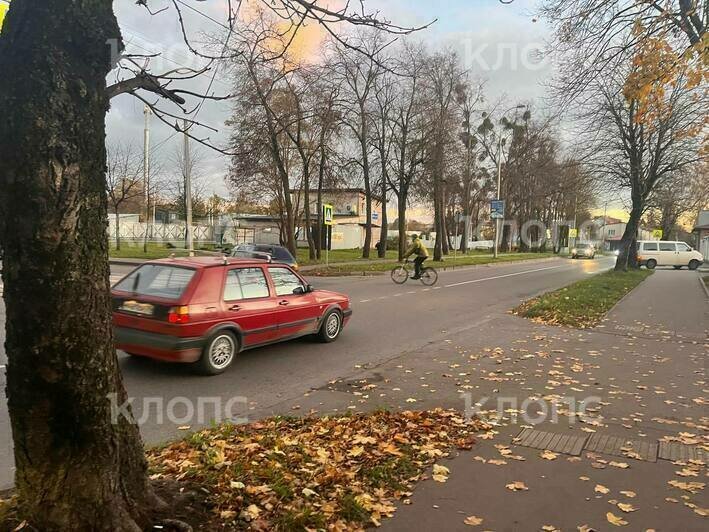 На Нарвской перенесли пешеходный переход, люди бегают через дорогу, нарушая ПДД (карта) - Новости Калининграда | Фото: «Клопс»