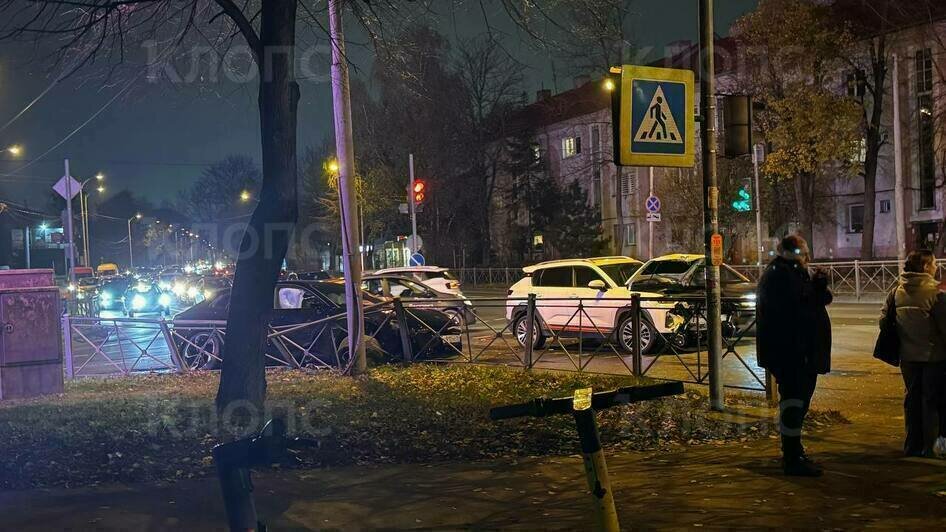 На Невского два автомобиля столкнулись в ДТП (видео) - Новости Калининграда | Фото: очевидец 