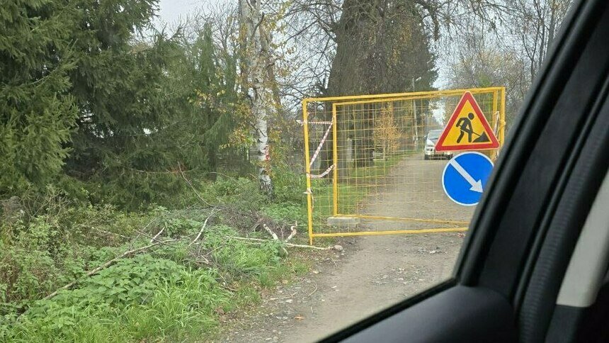 Огороженные газовые трубы на улице Берёзовой в Кумачёво  | Фото: очевидец