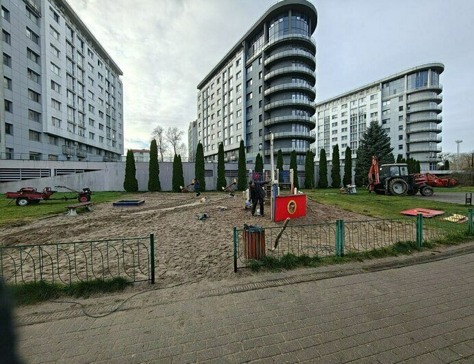 В Южном парке Калининграда начали сносить старую детскую площадку (фото) - Новости Калининграда | Фото: телеграм-канал «Парки Калининграда»