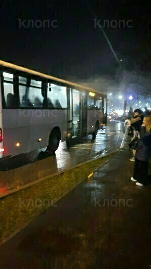 «Все были белые и надышались порошком»: в Калининграде из-за резкого торможения в автобусе сработал огнетушитель (фото) - Новости Калининграда | Фото читателя