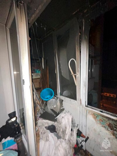 В девятиэтажке на Адмирала Трибуца загорелся балкон (фото) - Новости Калининграда | Фото: МЧС Калининградской области 