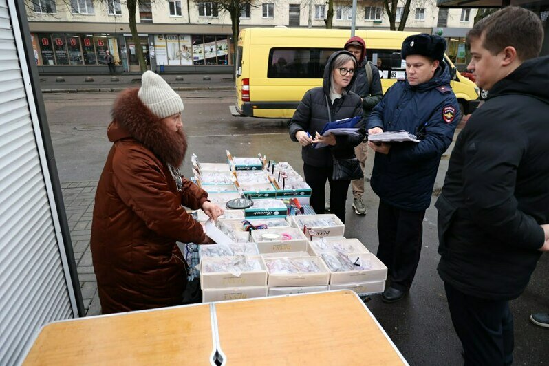 Калининградские власти разогнали нелегальных торговцев на Киевской: пойманным за прилавками выпишут штраф (фото) - Новости Калининграда | Фото: пресс-служба администрации Калининграда