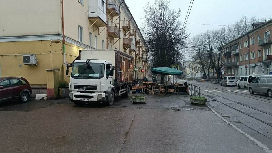 Калининградские власти разогнали нелегальных торговцев на Киевской: пойманным за прилавками выпишут штраф (фото) - Новости Калининграда | Фото: пресс-служба администрации Калининграда