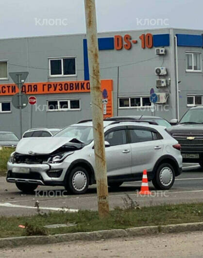 В конце Московского проспекта столкнулись две машины (фото) - Новости Калининграда | Фото: очевидец