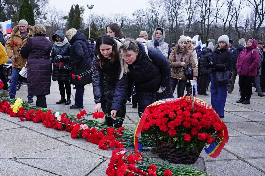 Фото дня: в Калининграде провели памятную церемонию ко Дню героев Отечества - Новости Калининграда | Фото: Эдуард Молчанов, пресс-служба правительства