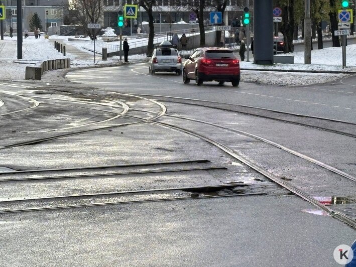 Опять ловушка для водителей: на перекрёстке Ленинского проспекта и Багратиона образовались ямы (фото) - Новости Калининграда | Фото: Александр Подгорчук / «Клопс»