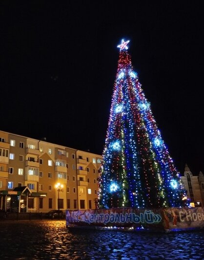 В центре Черняховска тоже стоят две красавицы | Фото: Дарья