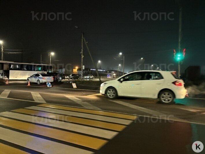 На Дзержинского в Калининграде легковушка протаранила пассажирский автобус (фото) - Новости Калининграда | Фото: Александр Подгорчук / «Клопс»